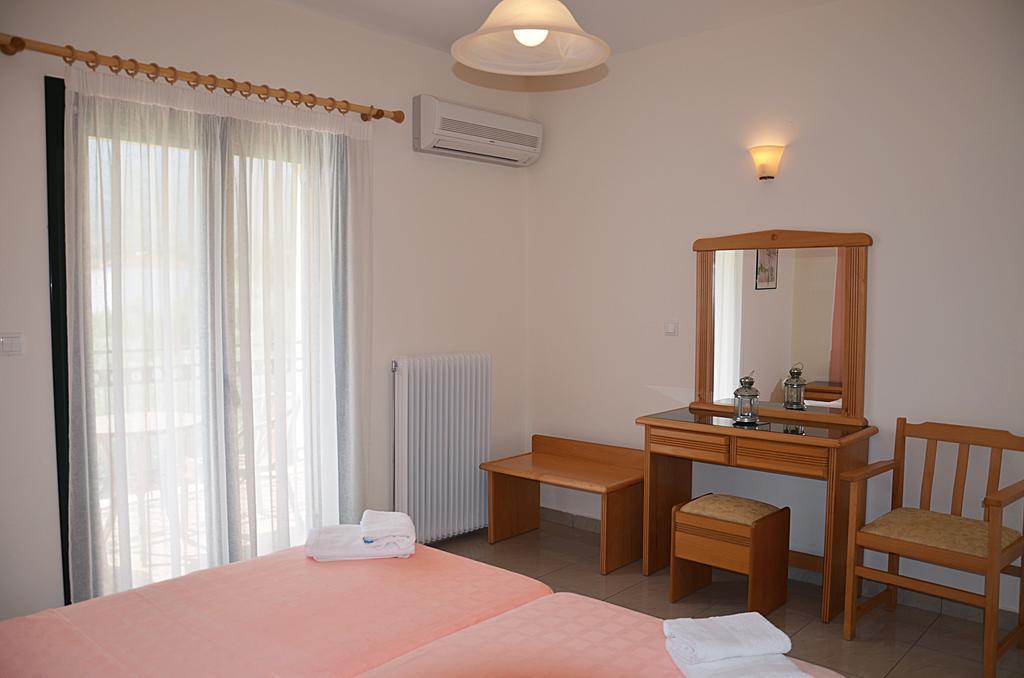 Hotel Patelis Poulithra Exterior photo