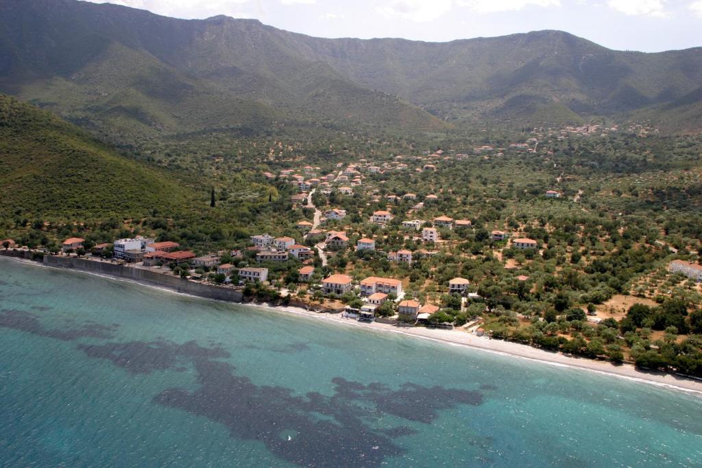 Hotel Patelis Poulithra Exterior photo